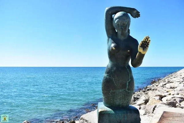 Скульптура русалки в Ситжесе