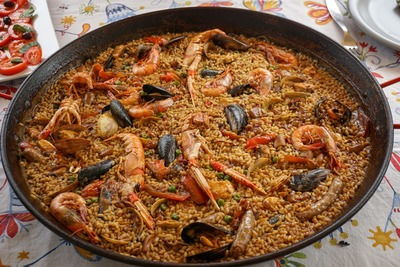 Paella valenciana tradicional