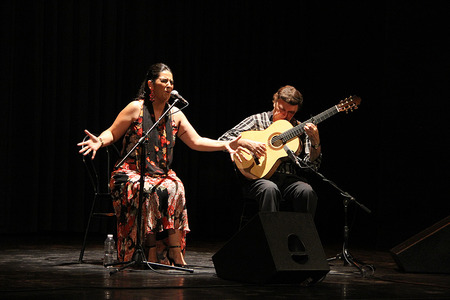 El elemento flamenco es el cante El elemento flamenco es el cante