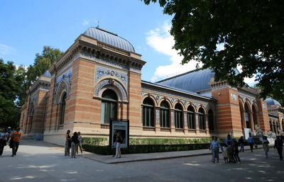 Дворец Веласкеса с выставками современного искусства