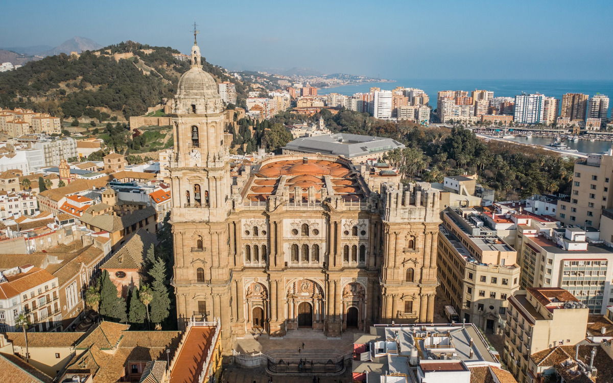Malaga Cathedral – La Manquita, the architectural symbol of the city Malaga Cathedral – La Manquita, the city's main church