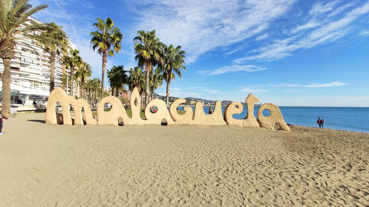 Beaches in Malaga – seaside holidays and La Malagueta beach Beaches of Malaga — sandy shores, palm trees and the Mediterranean Sea