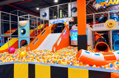 Airjump Finestrat — крытый парк развлечений с батутами и большими горками