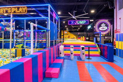 XJump Alicante — батутный парк с поролоновой ямой и игровыми препятствиями