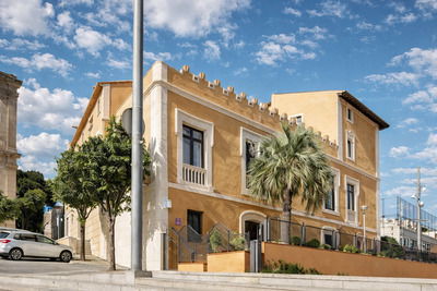 Torre Vella en la Plaza de la Constitución en Badalona