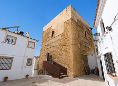 Castillo y Torreón Castillo и оборонительная башня Torreón
