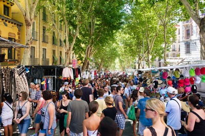 Mercadillo dominical El Rastro en Madrid