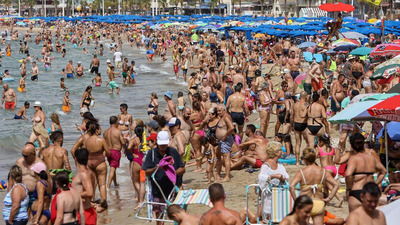 Life in tourist areas Life in tourist areas of Spain — crowded beaches