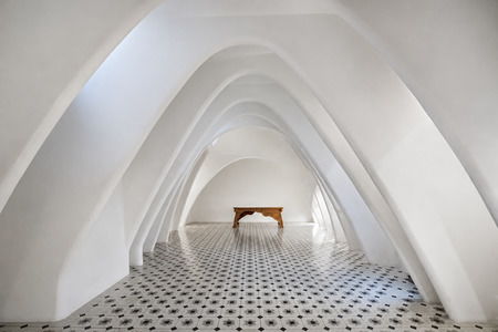 Desván de la Casa Batlló Arcos blancos del desván de la Casa Batlló